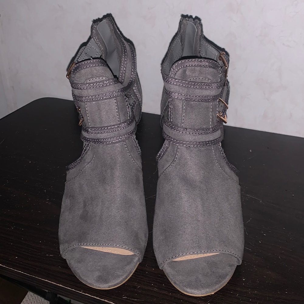 - Lauren Conrad Sweetheart Grey heels size 10